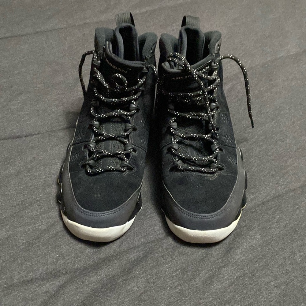 Retro racer 9 Jordan’s size 8.5